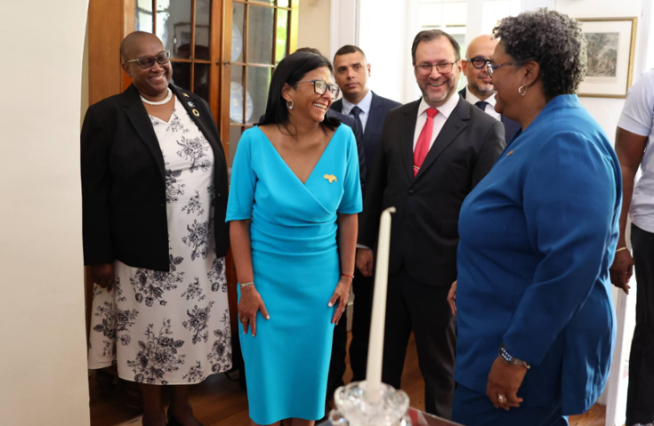 Presidenta (E) Delcy Rodríguez se reúne con Primera Ministra Mottley en la residencia Illaro Court de Bridgetown