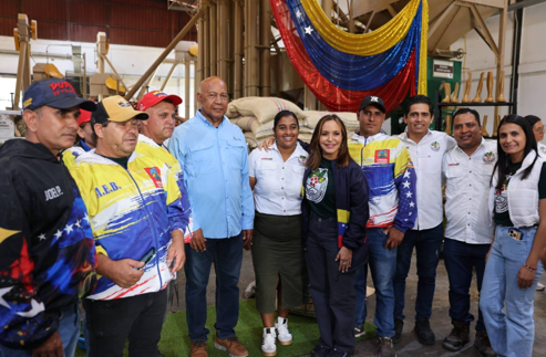 Ministra de Comercio Exterior visita comuna pionera en exportaciones del país