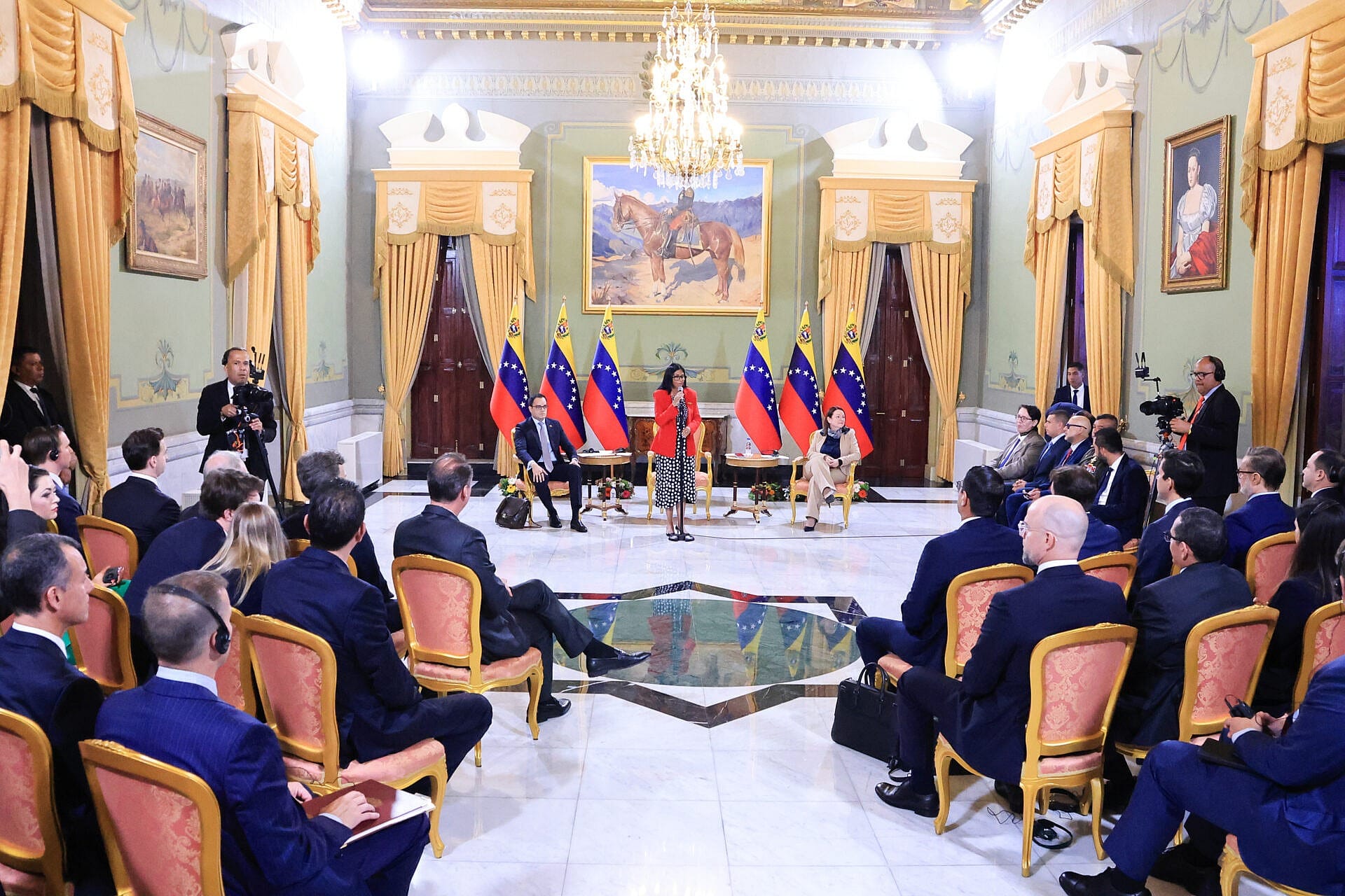 Presidenta (E) Delcy Rodríguez recibe a delegación de EEUU y firma nuevos acuerdos de cooperación energética