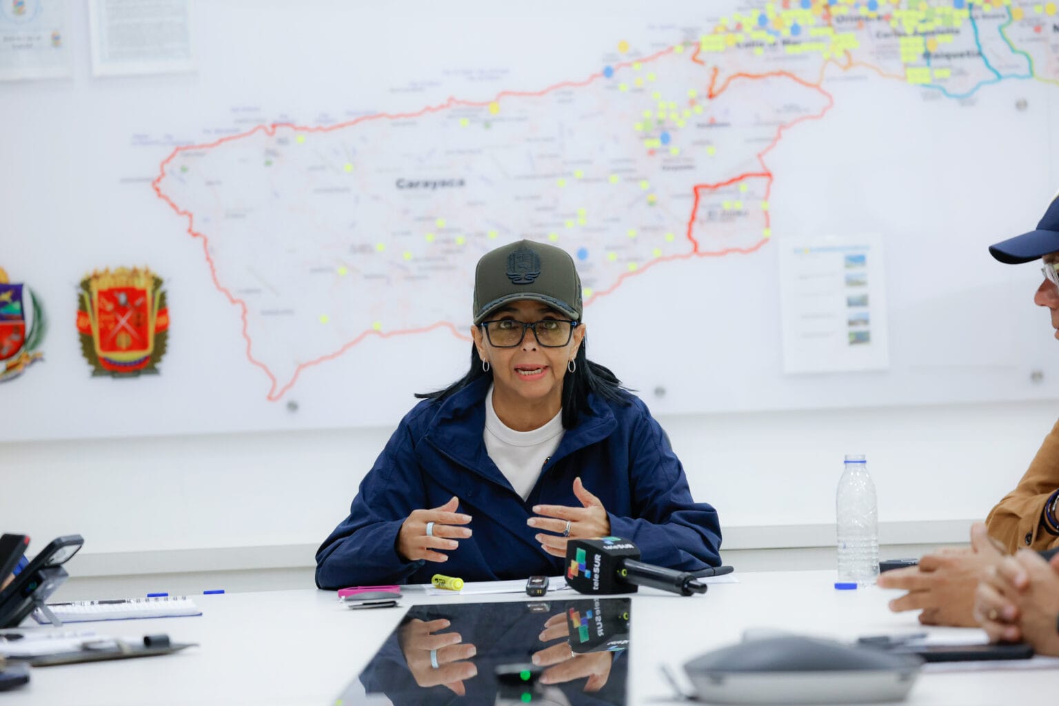 Activan líneas de atención de emergencia y habilitan registro de voluntarios en el Poliedro de Caracas