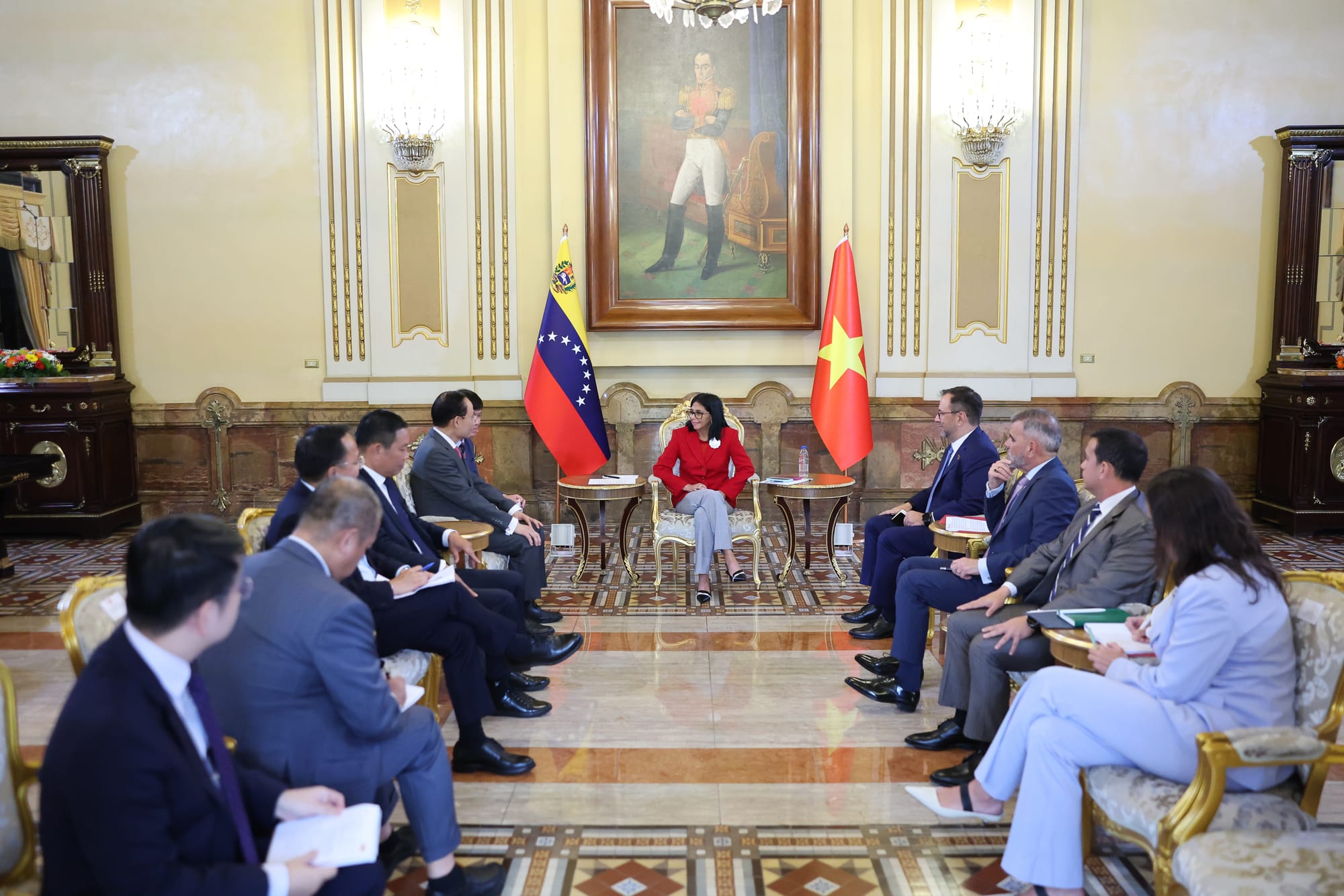 Presidenta (E) Delcy Rodríguez recibió en el Palacio de Miraflores al canciller de la República Socialista de Vietnam