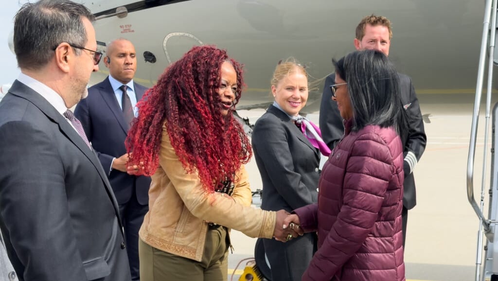 Presidenta (E) Delcy Rodríguez llega a Países Bajos para ejercer histórica defensa en la CIJ