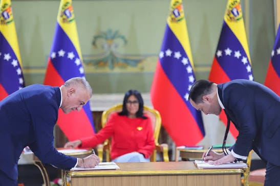 Presidenta Encargada lideró firma de Memorándum de Entendimiento con la empresa británica BP