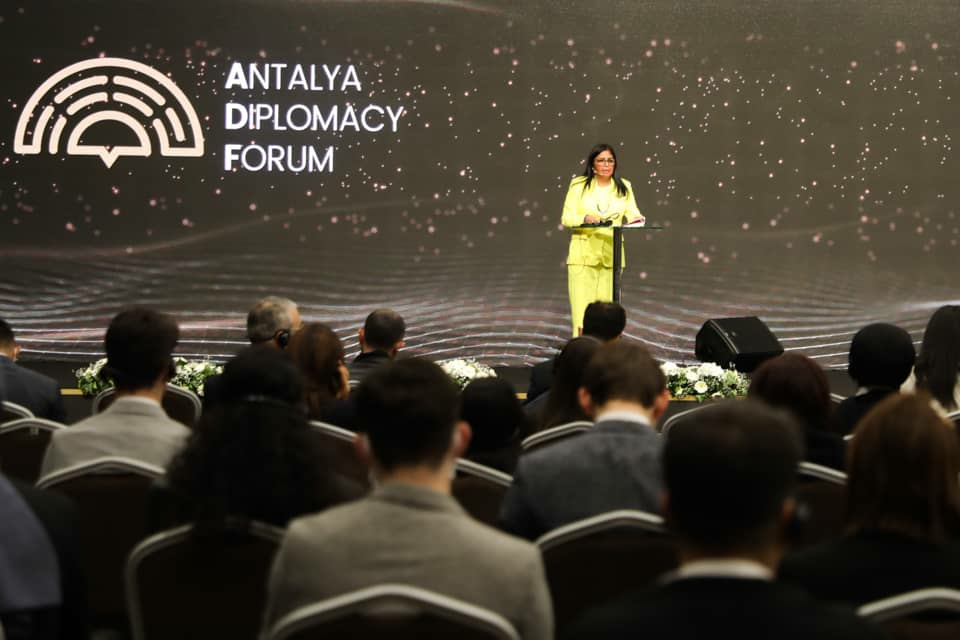 Intervención de la vicepresidenta Delcy Rodríguez en el II Foro Diplomático de la Antalya.