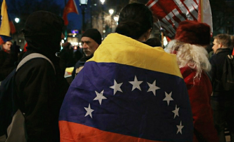 De la revista Canadian Dimension a Trudeau: Golpes y sanciones contra Venezuela no