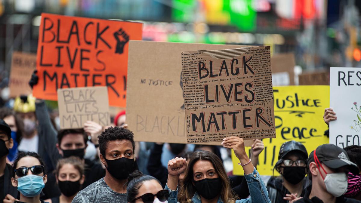 ¿Cómo está institucionalizada la discriminación racial en Estados Unidos?