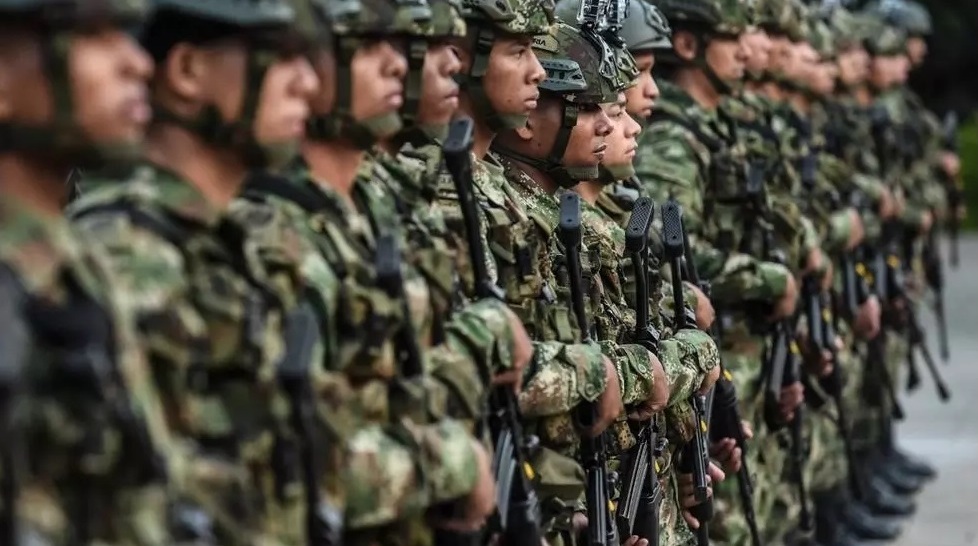 Entre falsos positivos, ocultamiento de información y parecerse a la OTAN: La intríngulis de las Fuerzas Armadas de Colombia