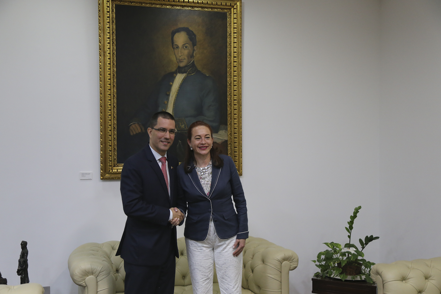 Canciller de Ecuador, María Fernanda Espinosa, reitera apoyo a Venezuela.