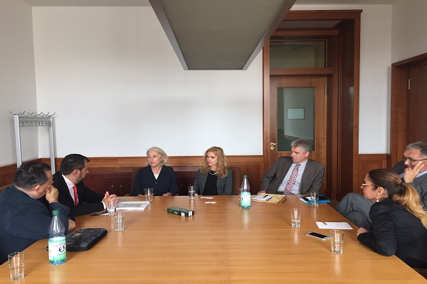 Viceministro Gil sostuvo reunión en la Cancillería alemana.
