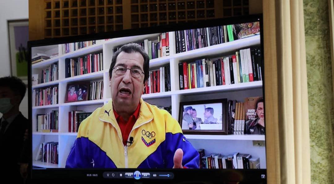 Embajador Chávez participa en conversatorio sobre el impacto geopolítico de las Revoluciones Bolivariana y Cubana.