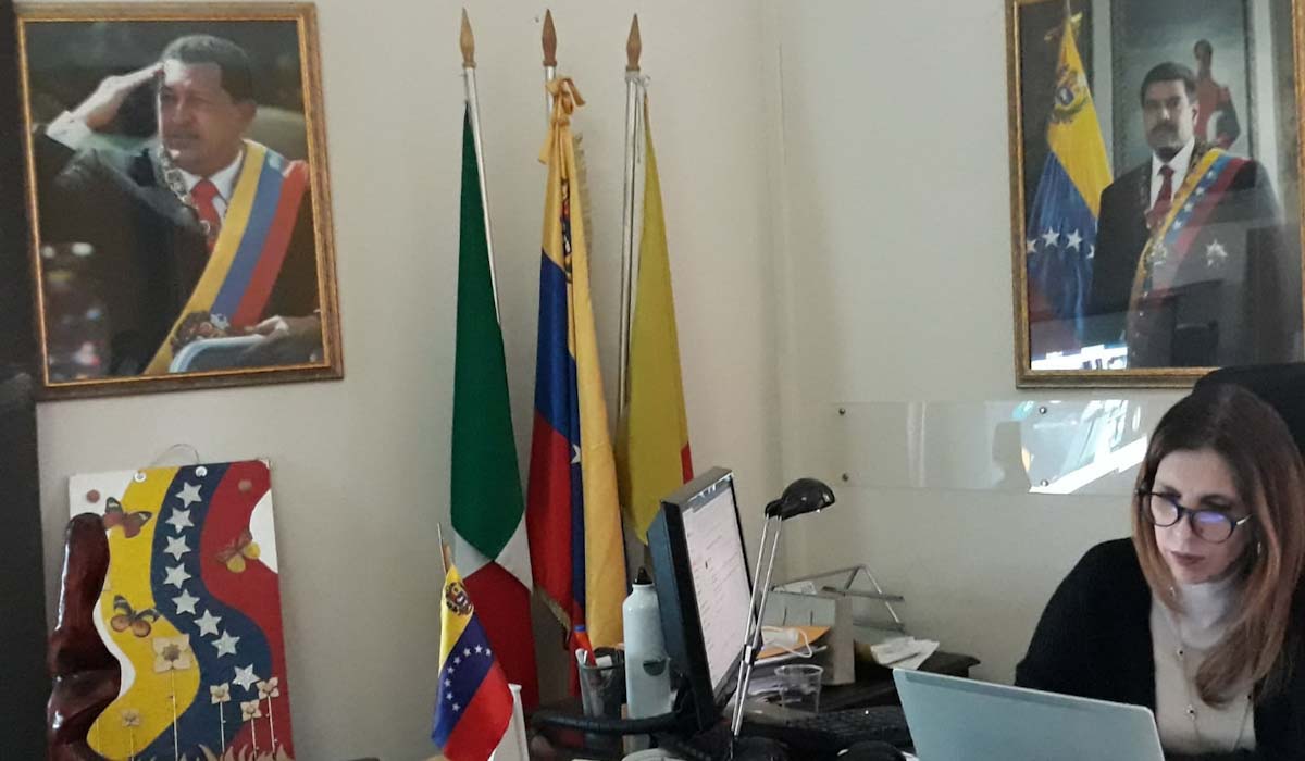 Conmemoran en Nápoles Día de la Dignidad de Venezuela.