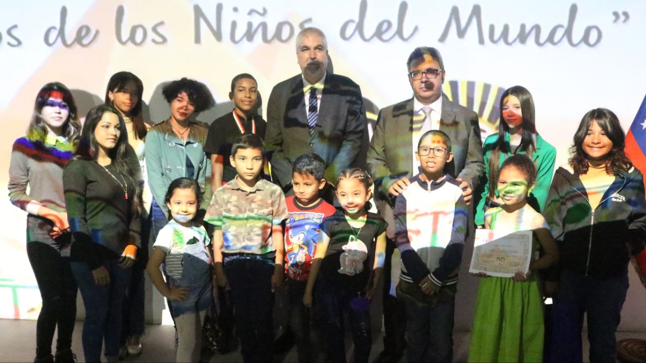 Niños reciben distinción en concurso sobre la cultura egipcia