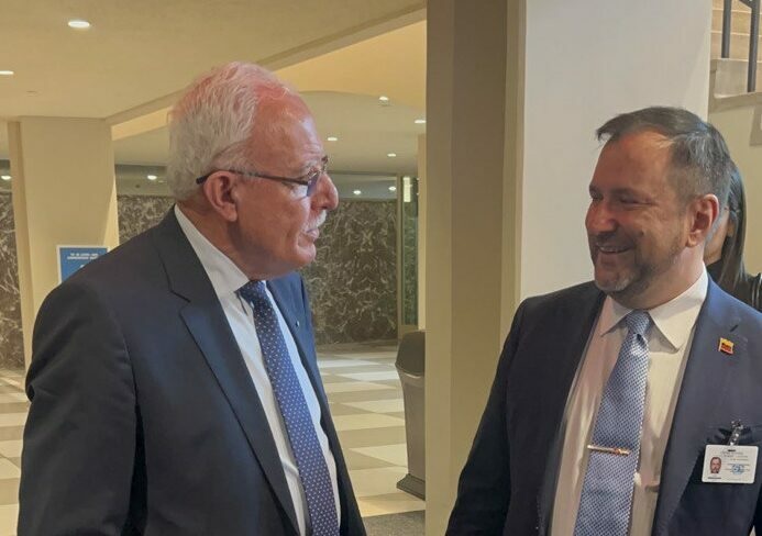 Canciller Yván Gil saluda en Nueva York a su homólogo de Palestina