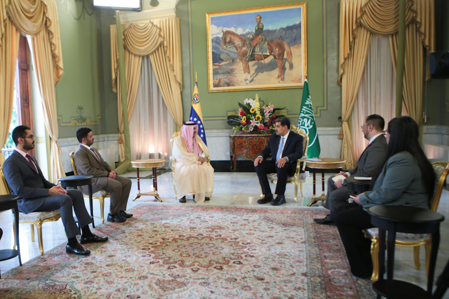 Presidente recibe cartas credenciales del embajador de Arabia Saudita