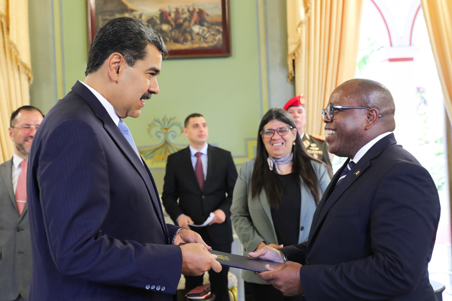 Barbados presenta Cartas Credenciales ante el presidente Maduro