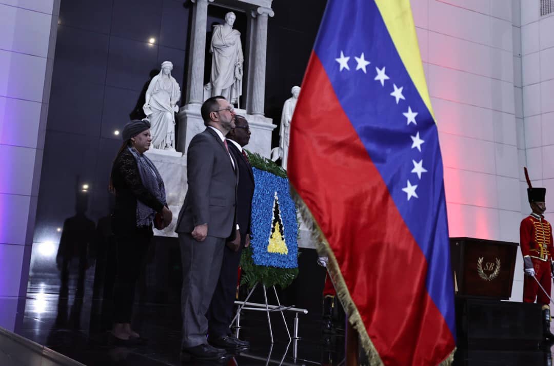 Primer ministro de Santa Lucía rindió honores ante el Libertador