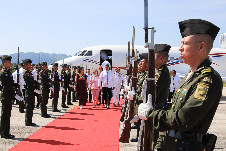 Presidente arriba a México para participar en Encuentro de Palenque
