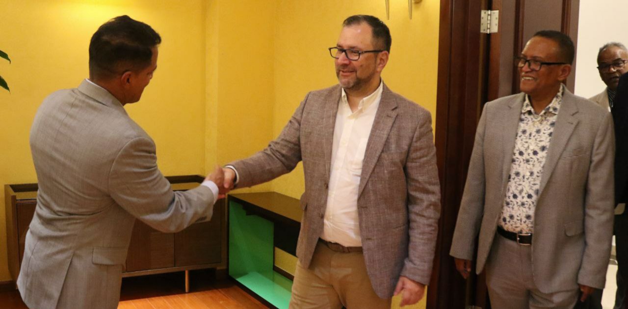 Canciller  arriba a Etiopía como parte de su gira por la Madre África