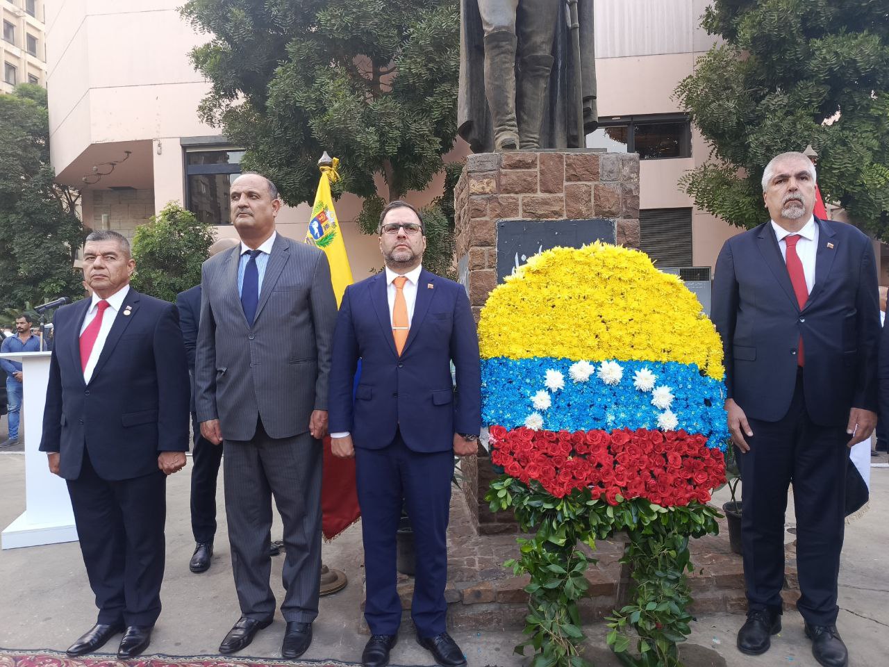 Canciller rindió honores al Libertador Simón Bolívar desde El Cairo
