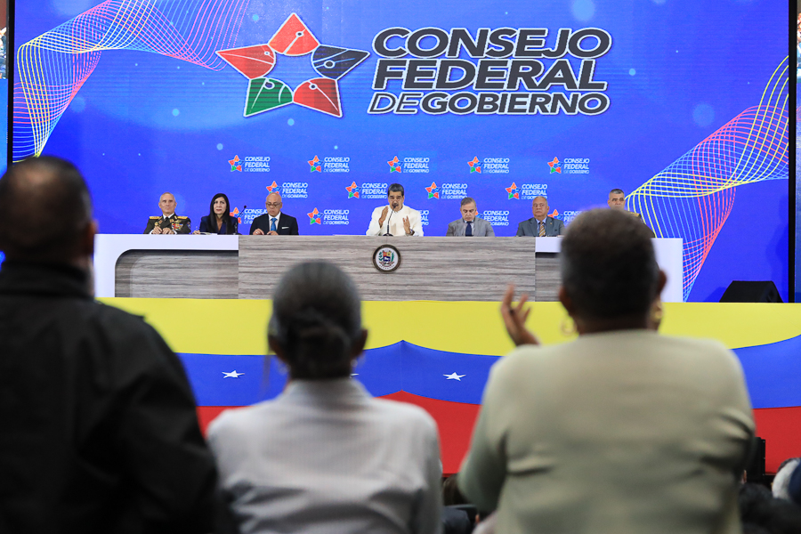 Presidente asevera que Venezuela no está para recibir órdenes de EEUU