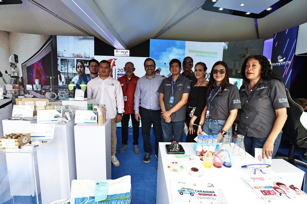 Canciller visita Expo Gobierno 2024 Comprobamos en cada espacio la creación