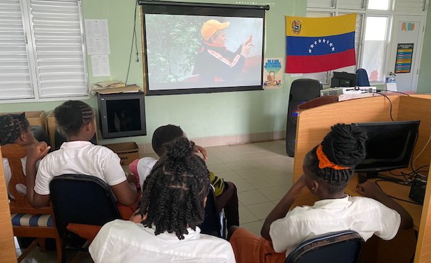 Cine venezolano se proyecta en colegios rurales de San Vicente y las Granadinas