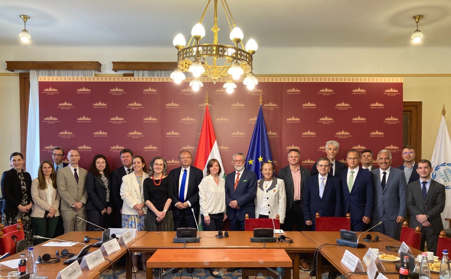 Embajador de Venezuela participa en reunión con altas autoridades húngaras