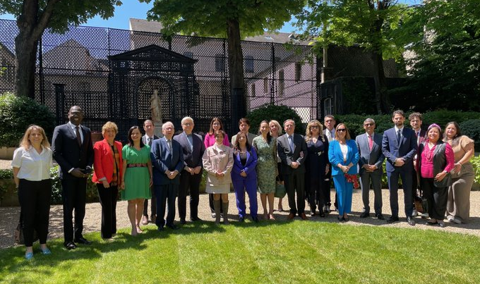 Embajada de Venezuela asiste a reunión con Agencia Francesa de Desarrollo