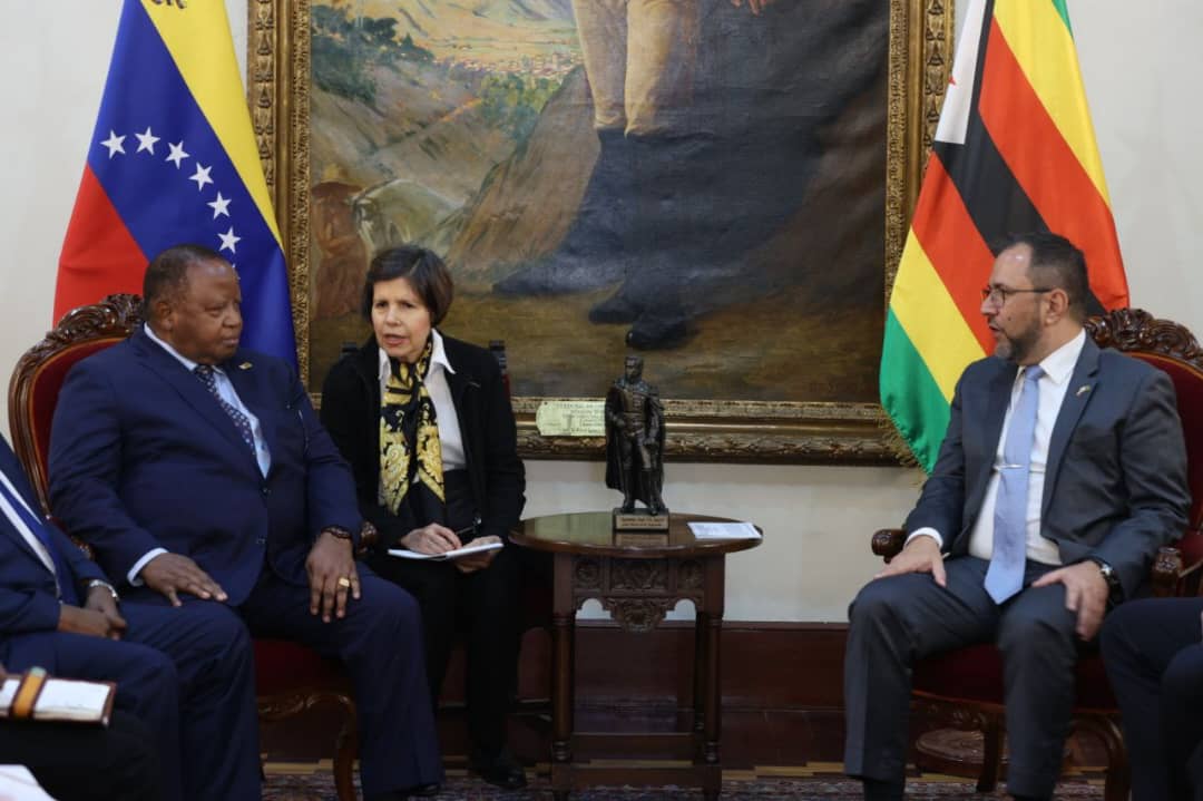 Cancilleres de Venezuela y Zimbabue fortalecen relaciones de cooperación