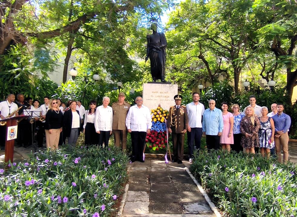 Conmemoran en La Habana aniversario de la Batalla de Carabobo y Día del Ejército