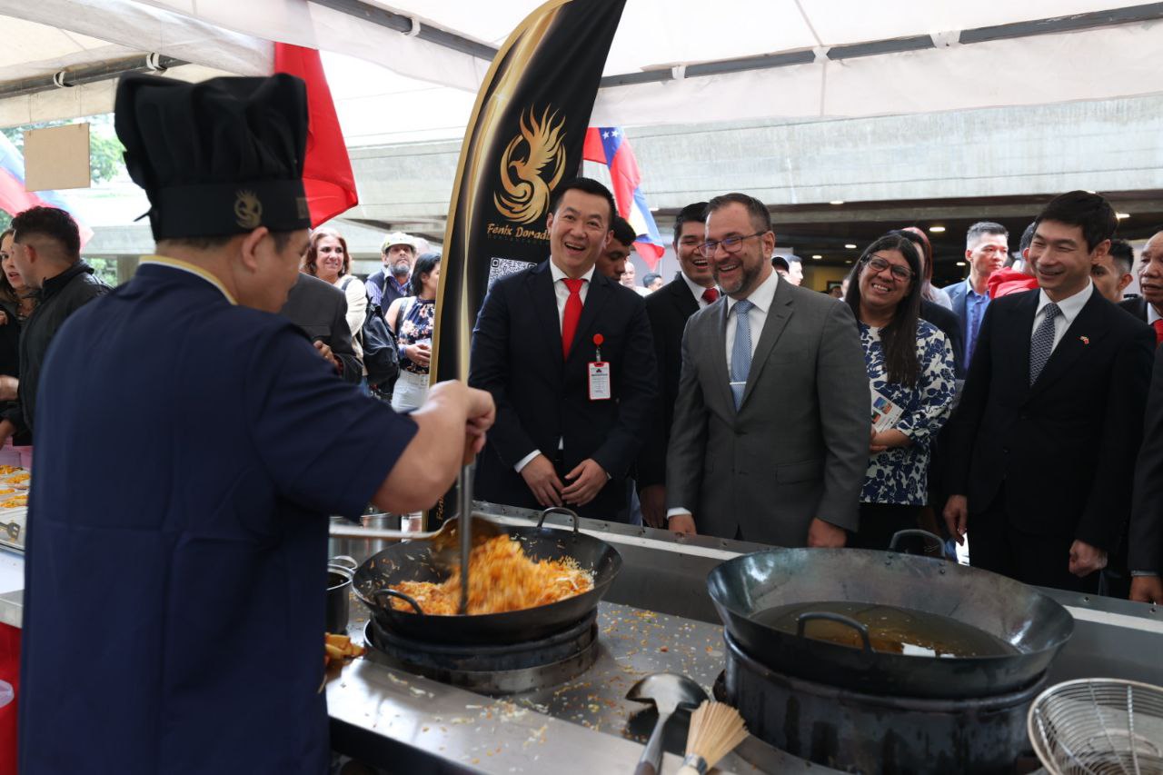 Venezuela y China continúan programa del 50° aniversario de relaciones