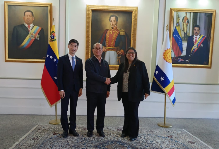 Representante Especial del Gobierno de China Qiu Xiaoqi arriba a Caracas 
