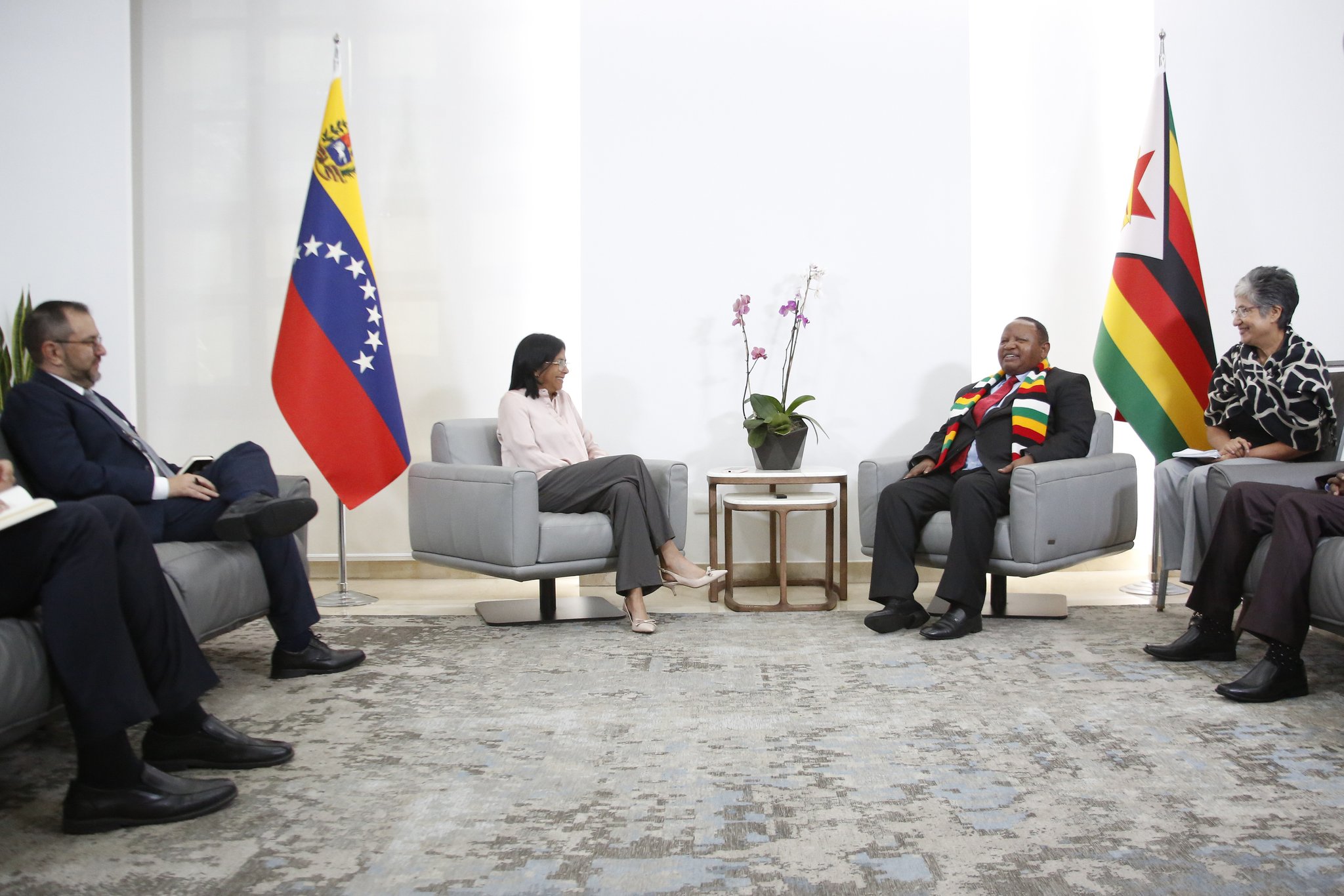 Venezuela y Zimbabue afianzan relaciones bilaterales