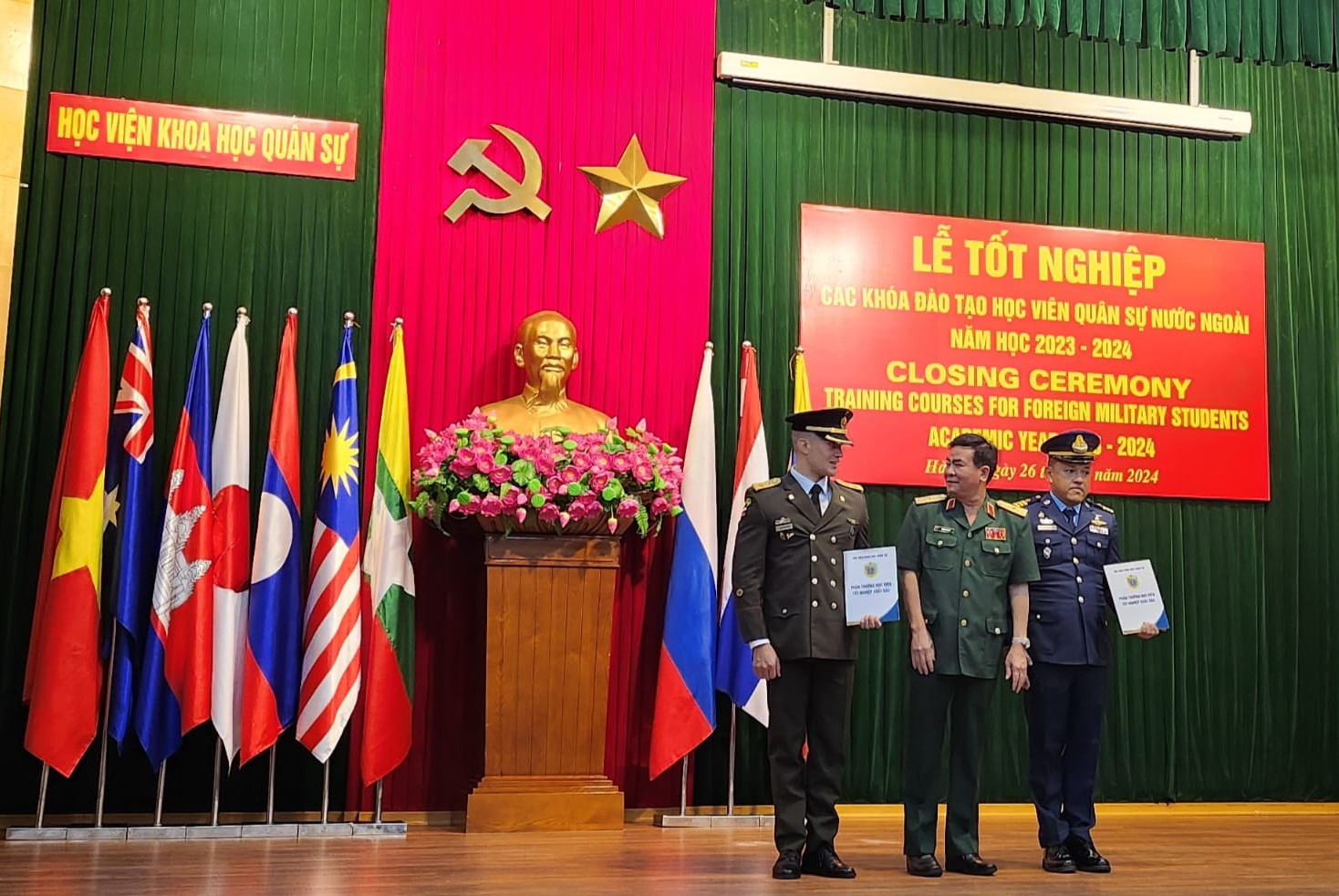 Oficiales de la FANB culminan curso de idioma vietnamita