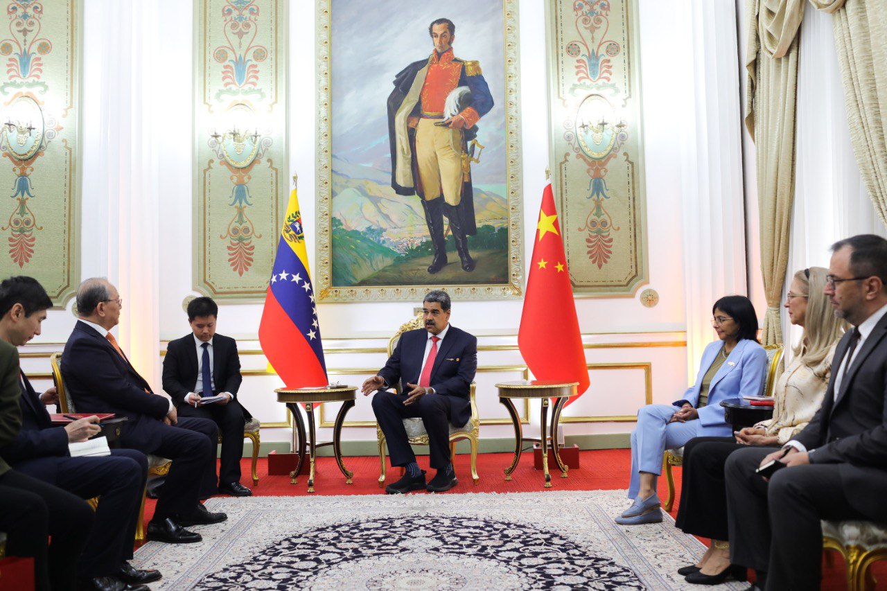 Presidente Maduro sostuvo encuentro con delegación de la República Popular China