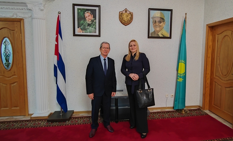 Nueva Embajadora de Venezuela en Kazajstán visita a Embajador de Cuba