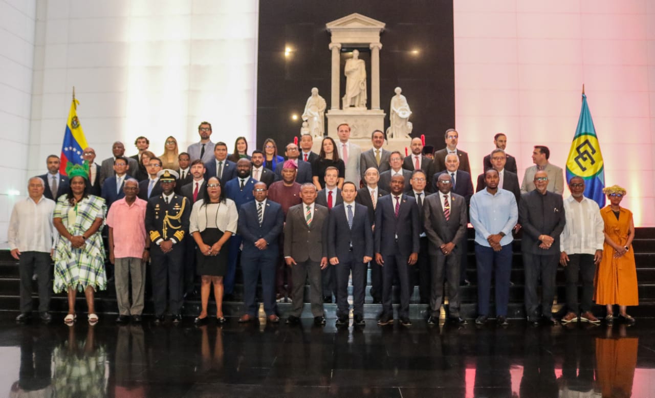 Caricom honra a Bolívar con ofrenda floral en ocasión de su 51° aniversario 