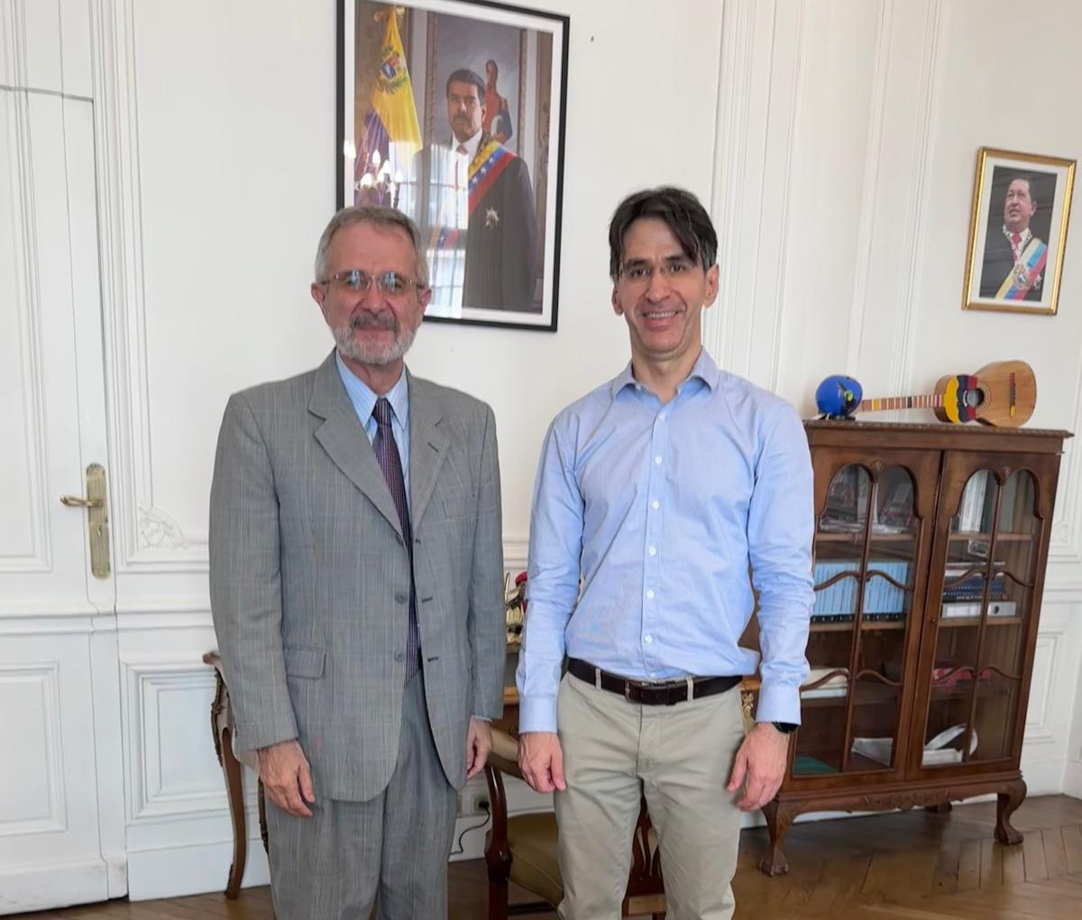 Fructífera reunión para promover comercio bilateral se hizo en Embajada en París