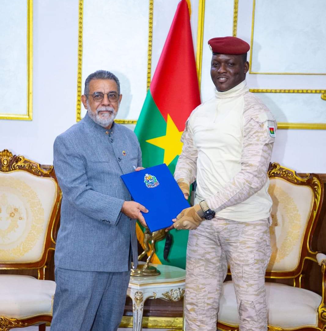 Embajador Elio Colmenares entrega Cartas Credenciales en Burkina Faso