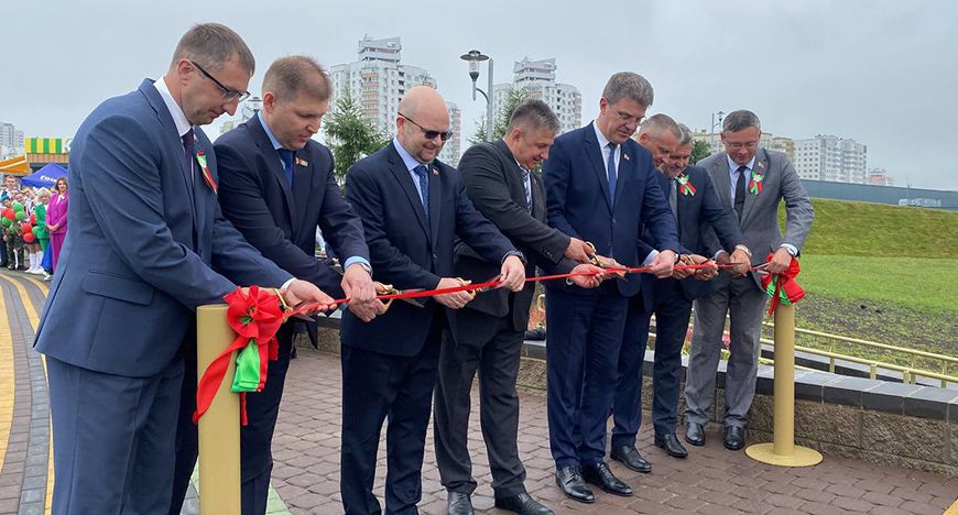 Inauguran en Minsk ampliación del Parque "Hugo Chávez"