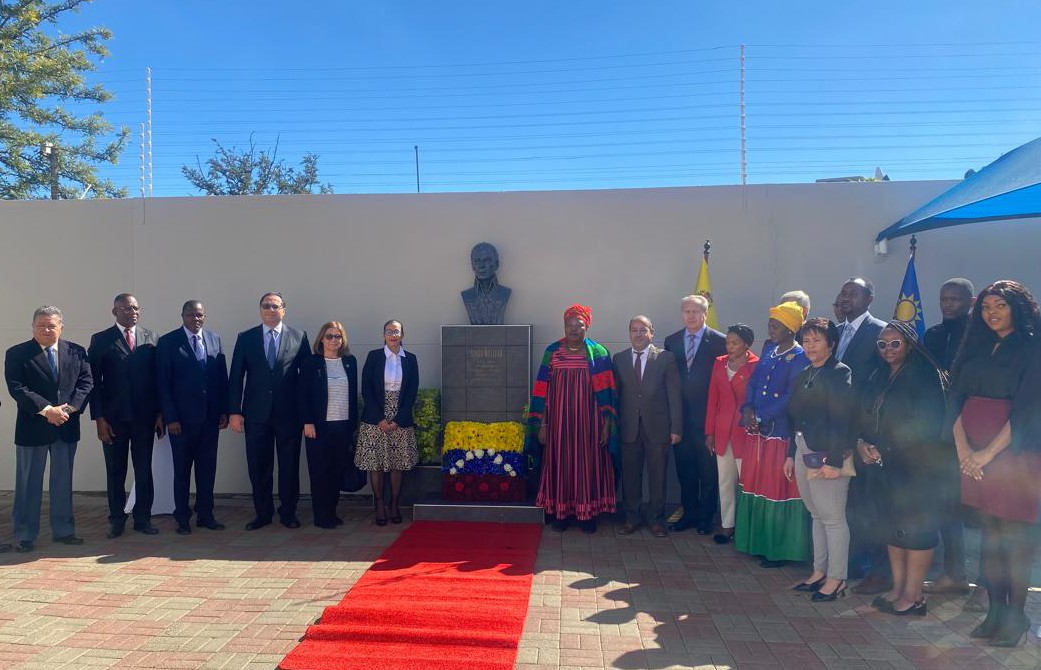 En Namibia se conmemoró Independencia de Venezuela con ofrenda floral a Bolívar