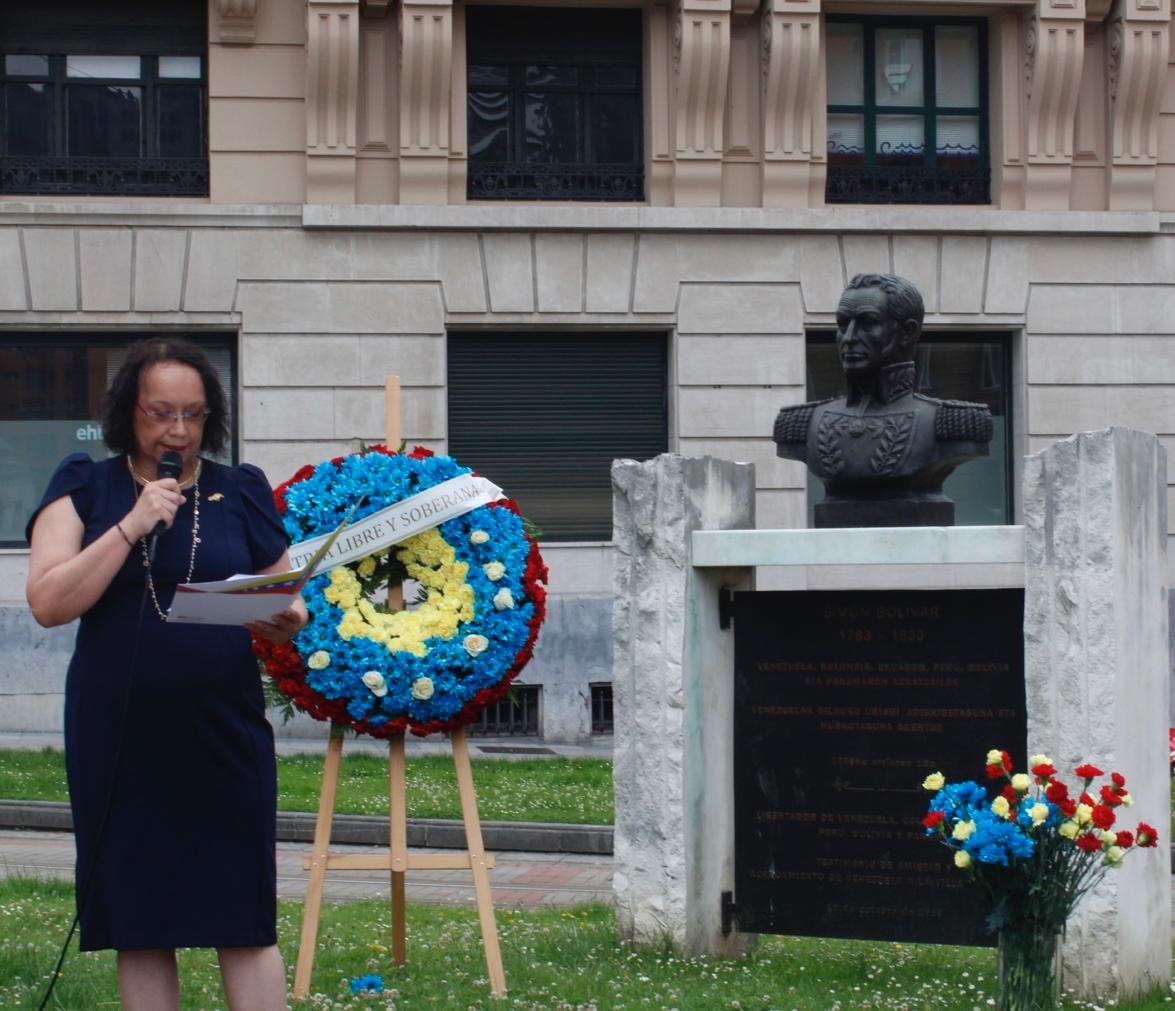Con ofrenda floral celebran en Bilbao 213° años de la Independencia de Venezuela