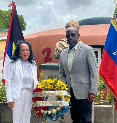 Ofrenda floral en Antigua y Barbuda por 213 años de Independencia de Venezuela