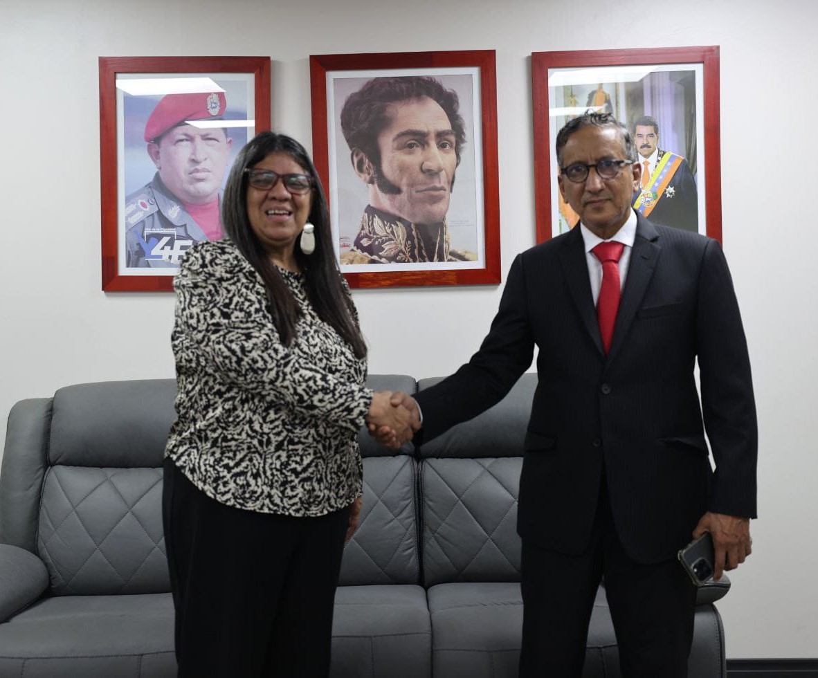 Viceministra Pugh y Embajador de Qatar tratan asuntos de interés común