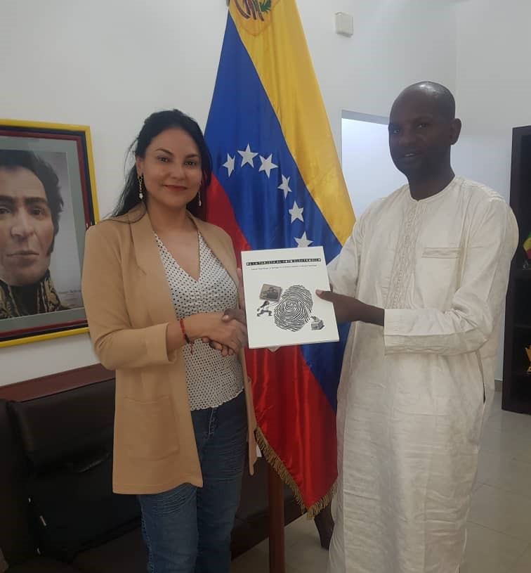 Embajadora de Venezuela se reúne con miembro de AN de Gambia