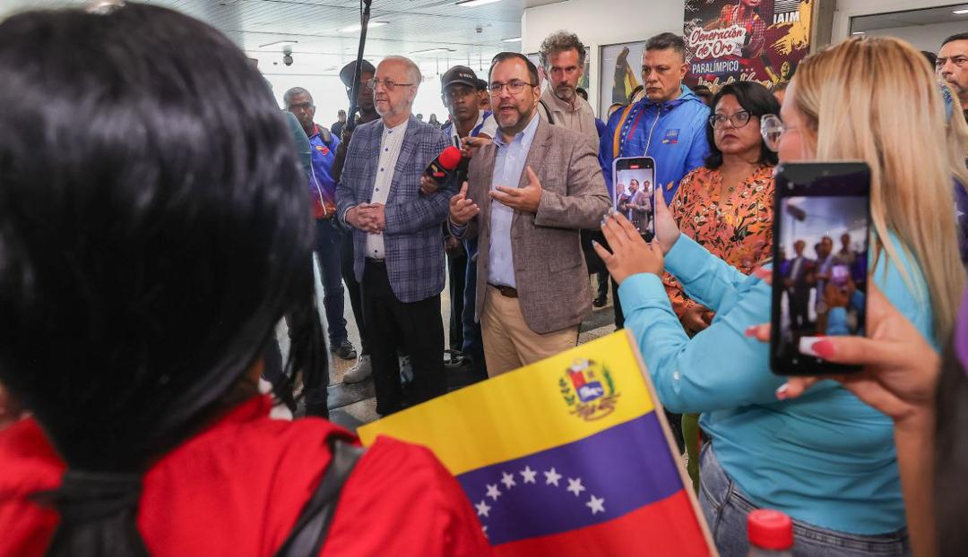 Venezuela recibe primer vuelo de la Gran Misión Vuelta a la Patria