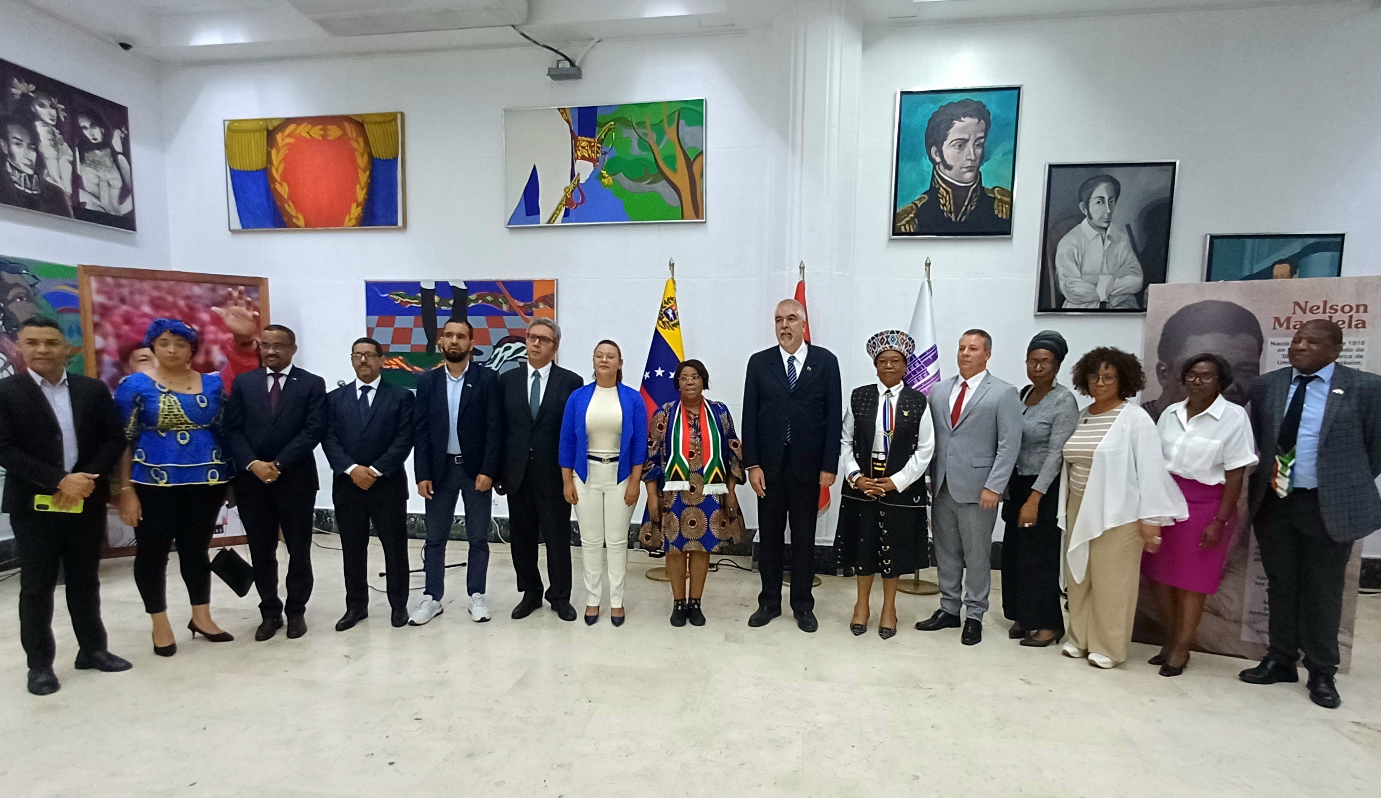 Con Foro de la Dignidad y ofrenda floral celebran en Caracas Día de Mandela