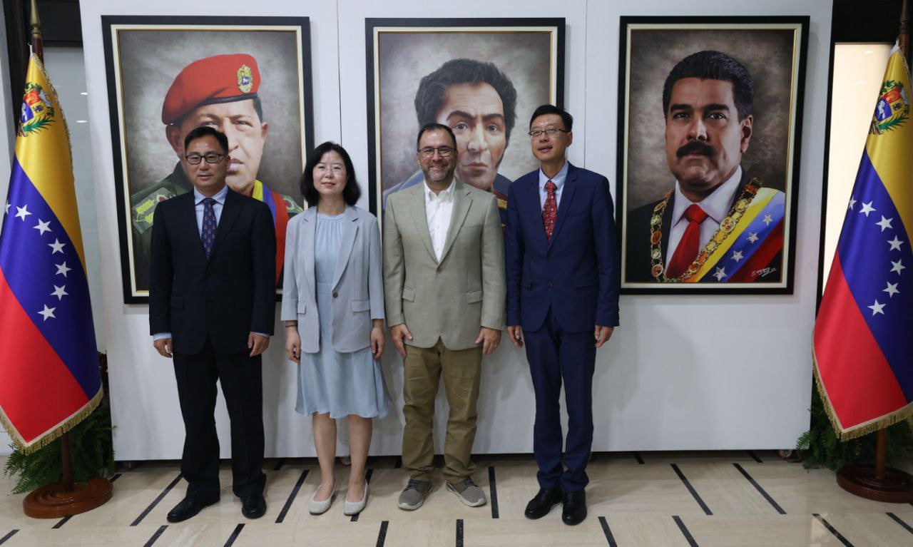 Canciller Yván Gil conversó con expertos electorales de China