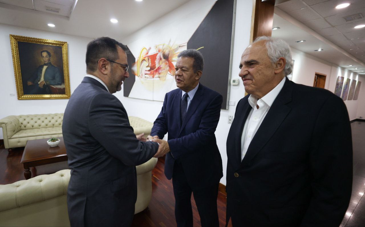 Canciller Gil revisa garantías electorales con expresidentes Fernández y Samper