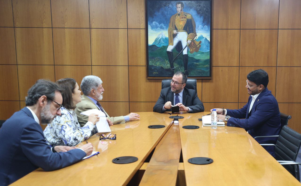 Canciller Gil se reúne con Celso Amorin acompañante brasileño de elección de 28J